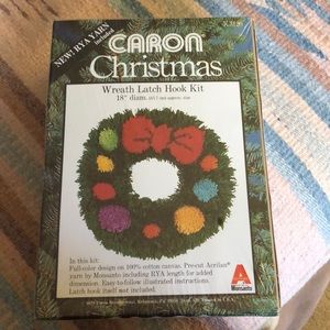 Caron Christmas Wreath Latch Hook Kit